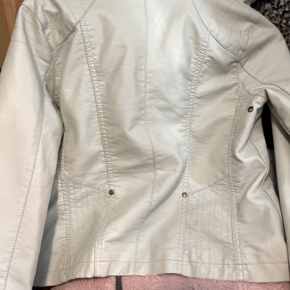 Leather jacket - Picture 3 of 3